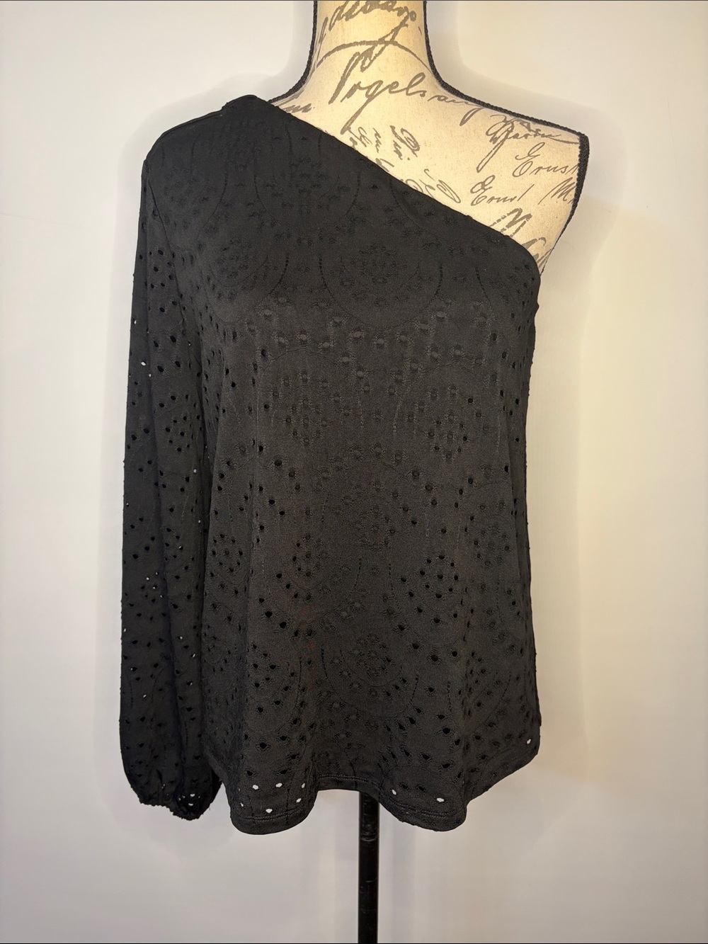G by Giuliana Black Label eyelet one shoulder top black M